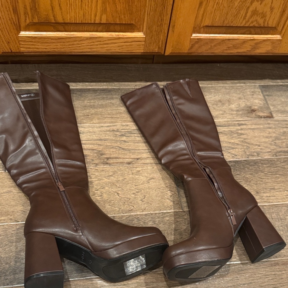 TOP Moda Dark Brown Heeled Boots - Picture 3 of 4